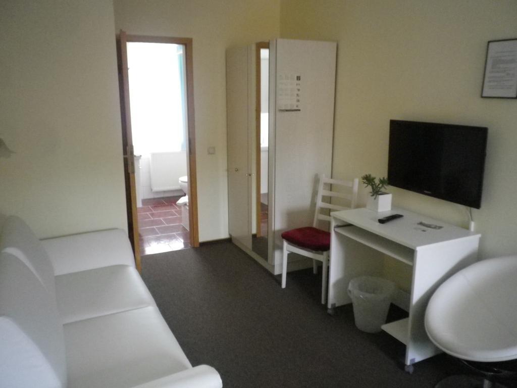Hotel An Der Kapelle Meiningen Ruang foto