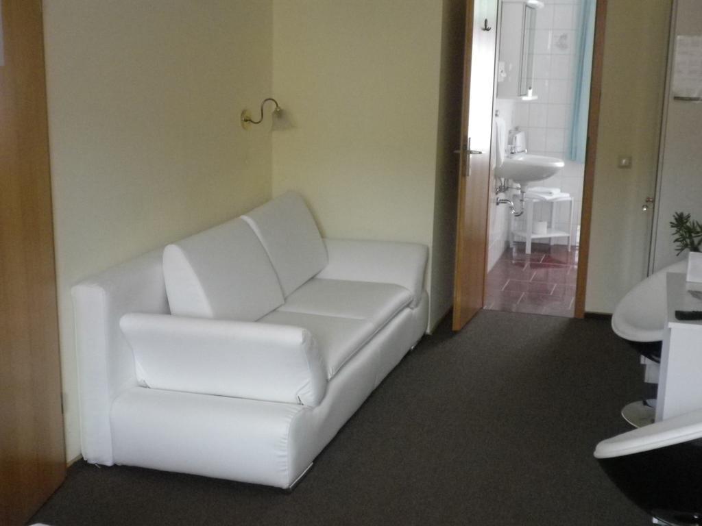 Hotel An Der Kapelle Meiningen Ruang foto