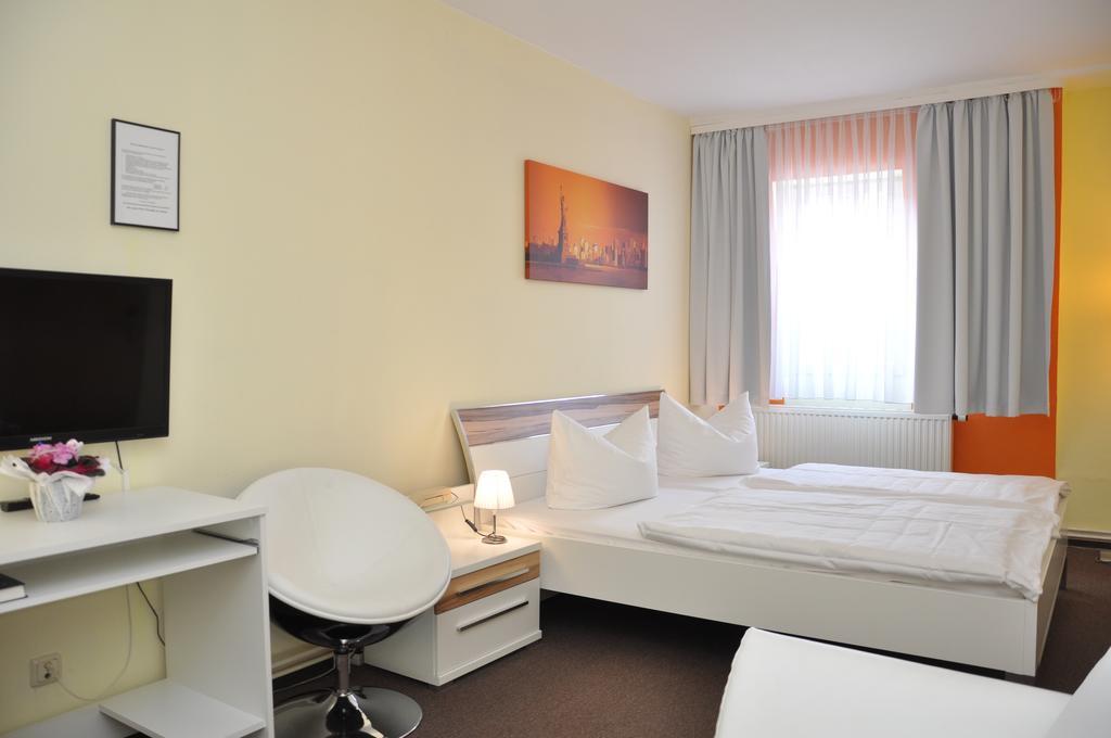 Hotel An Der Kapelle Meiningen Bagian luar foto
